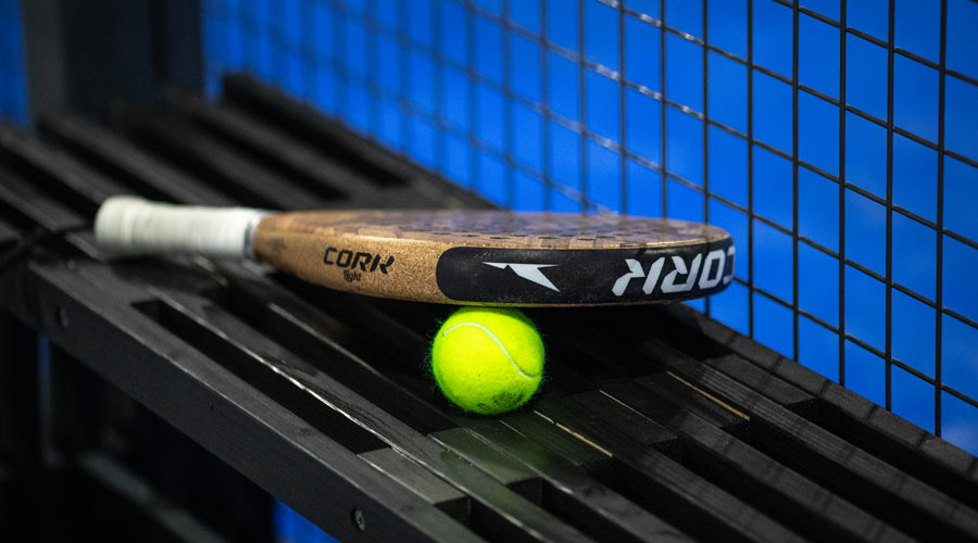 Spela padel